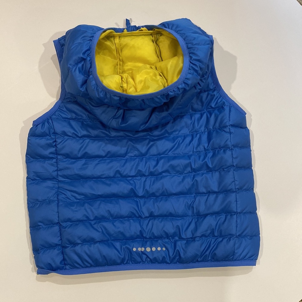 UNIQLO KIDS NWT PUFFER VEST BLUE WITH YELLOW INSIDE SIZE 3/4 UNISEX - Picture 10 of 11